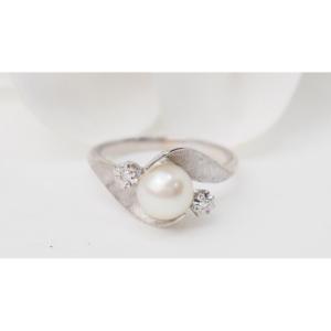 Bague En Or Blanc, Perle De Culture Et Diamants 