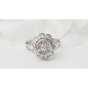 Pre-owned Marguerite Ring In White Gold And Diamonds