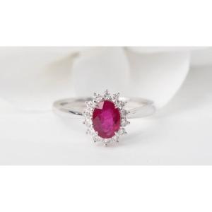 Bague Marguerite En Or Blanc, Rubis Ovale Et Diamants 