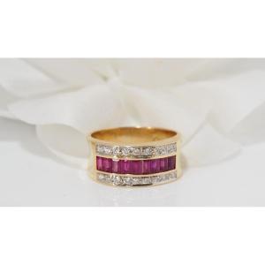 Bague En Or Jaune, Diamants Et Rubis Calibrés