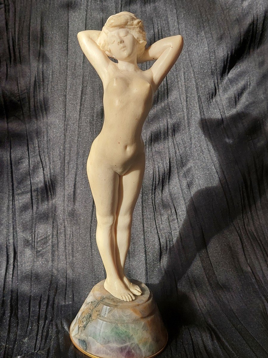 Ravissante sculpture en ivoire d'une Nymphe. Travail français vers 1930 Art  Déco-photo-1