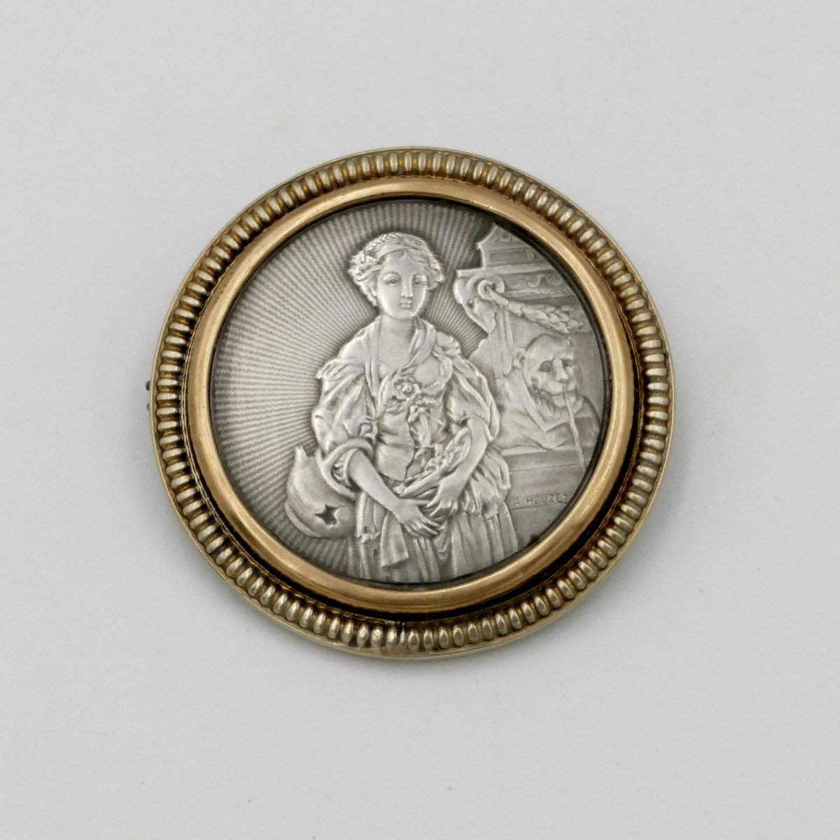  Broche En Bronze, « La Cruche Cassée », Greuze, 1920.