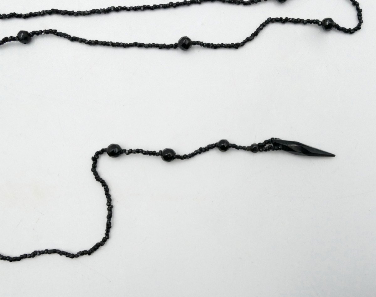 Two Long Necklaces In Art Deco Black Glass Paste.-photo-3