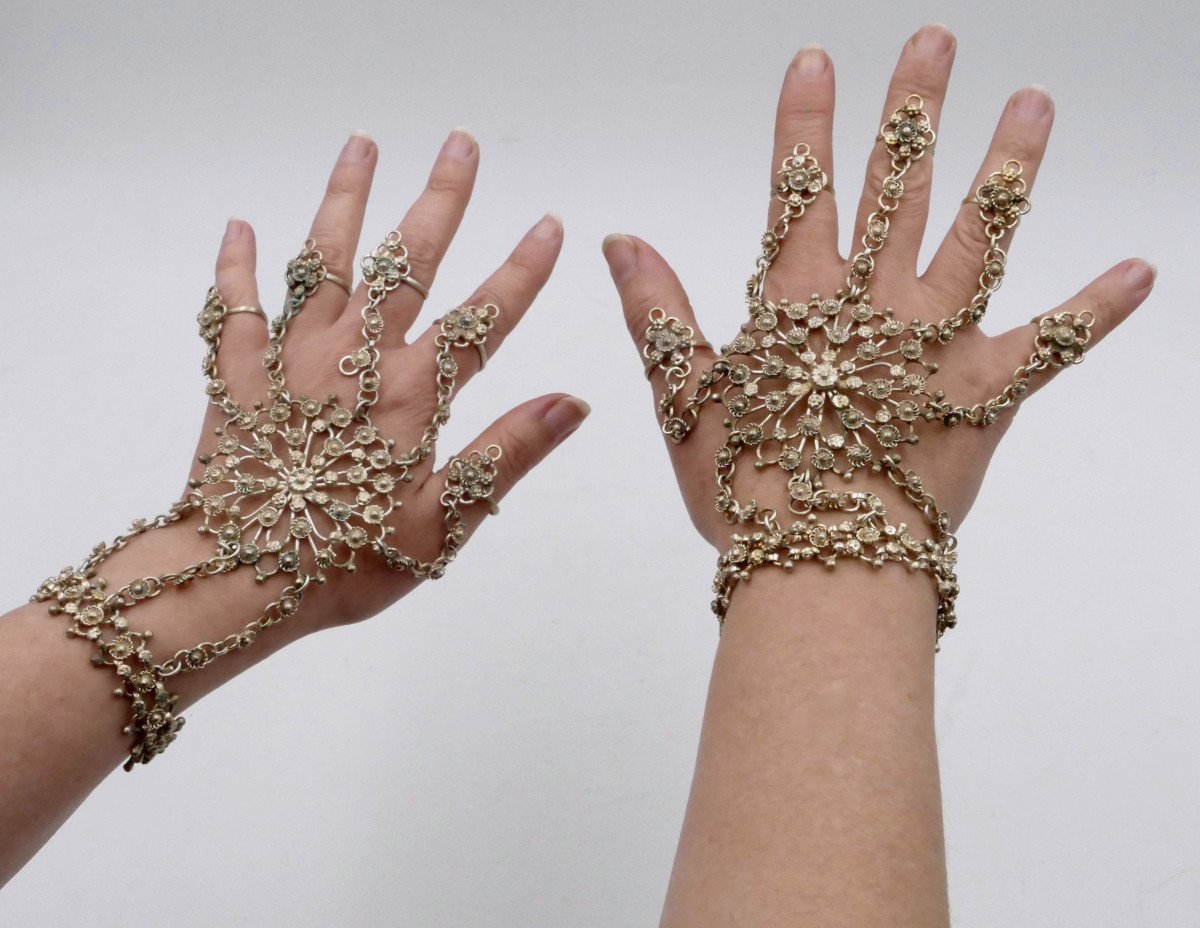 Pair Of Oriental Jewelry Or Hand Bracelets With Five Rings, 20th Century.-photo-2