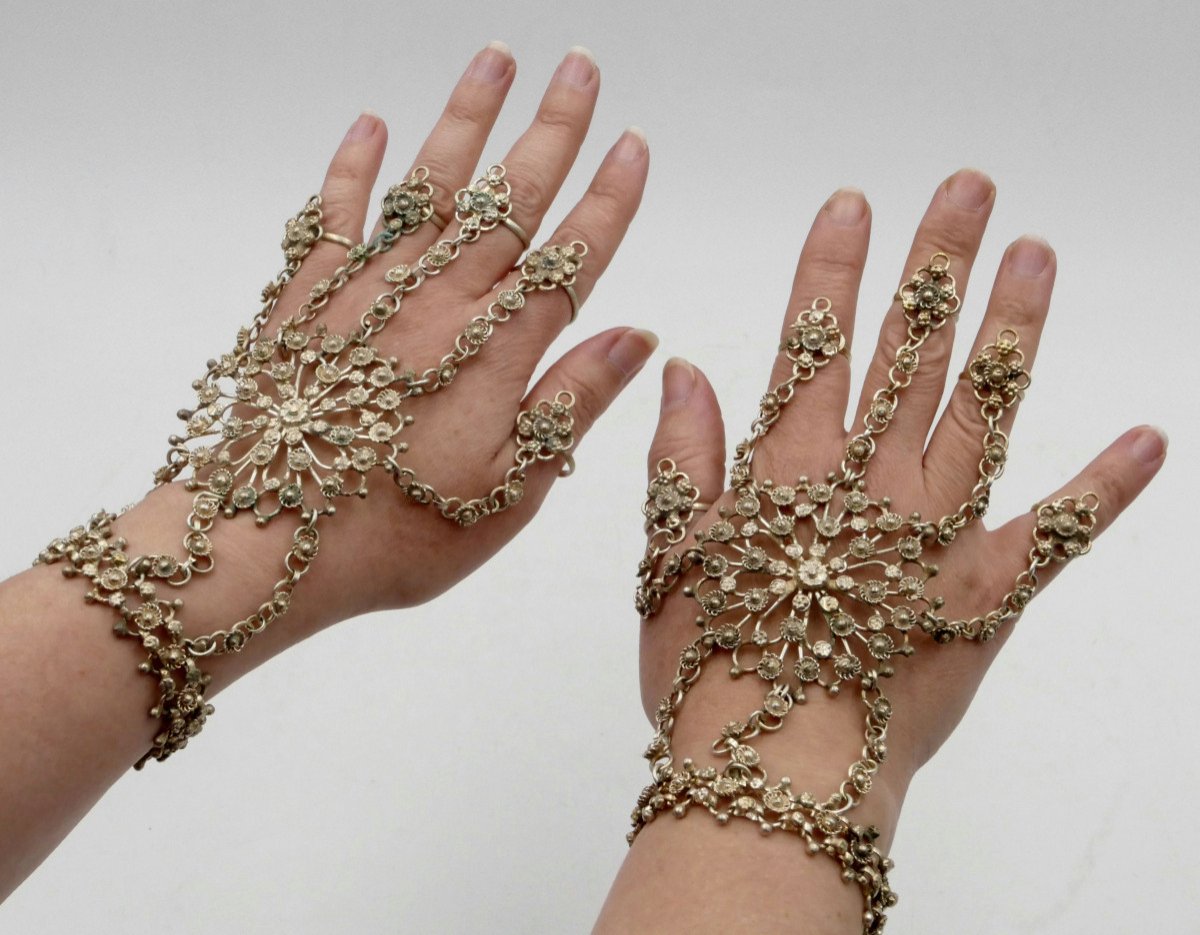 Pair Of Oriental Jewelry Or Hand Bracelets With Five Rings, 20th Century.-photo-4