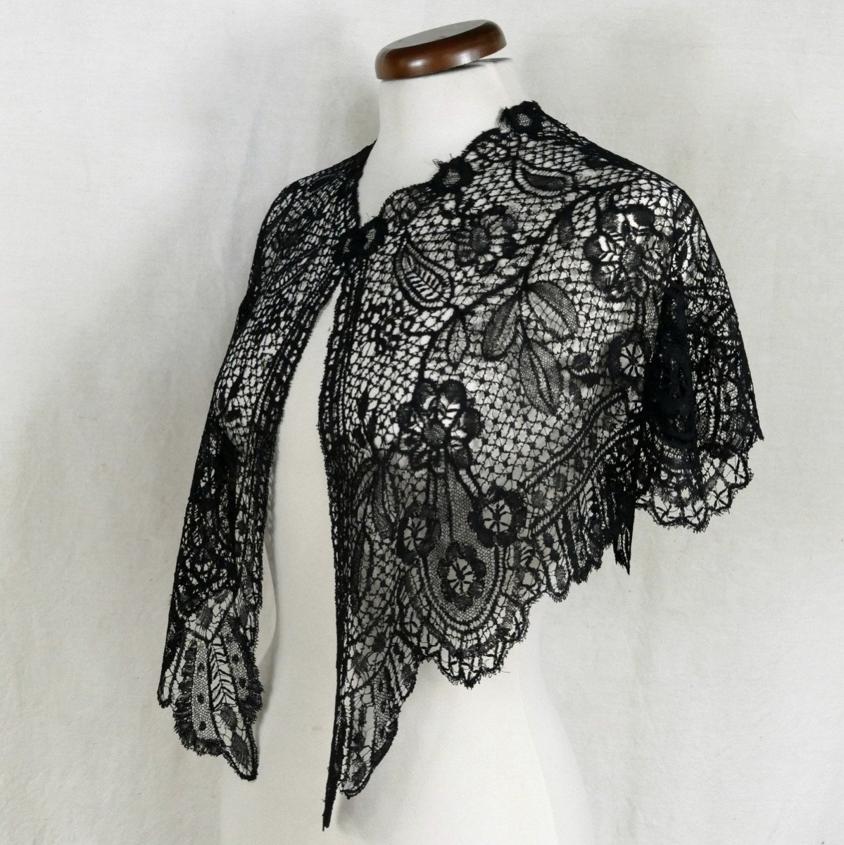 Hand Embroidered Black Lace Shawl Stole, Late 19th Century.-photo-3