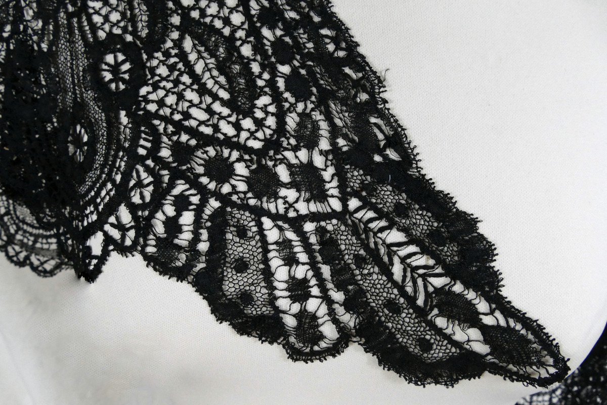 Hand Embroidered Black Lace Shawl Stole, Late 19th Century.-photo-4