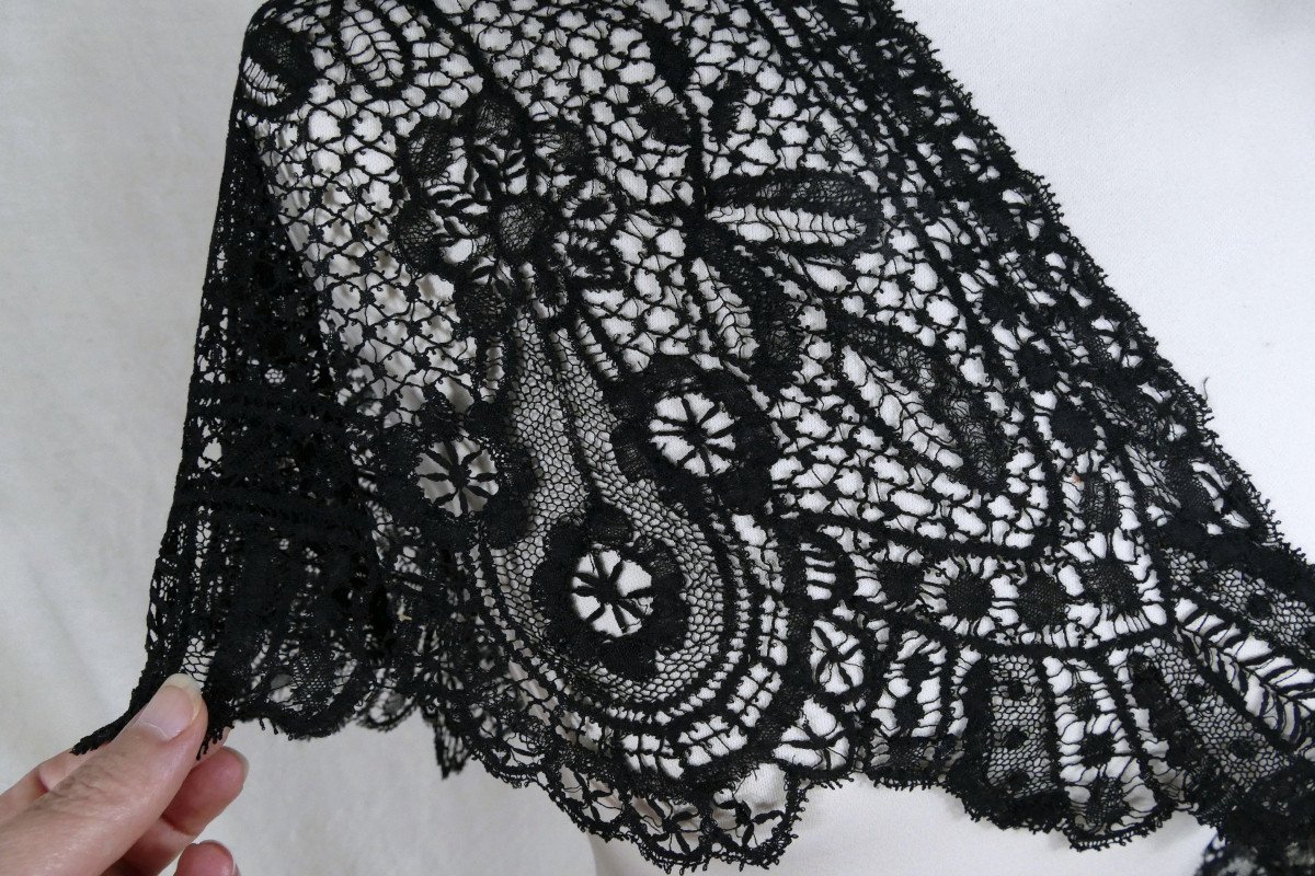 Hand Embroidered Black Lace Shawl Stole, Late 19th Century.-photo-5