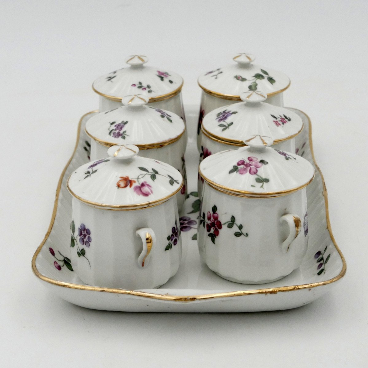 Six Covered Cream Pots And Tray In Polychrome Porcelain, Circa 1900.-photo-4