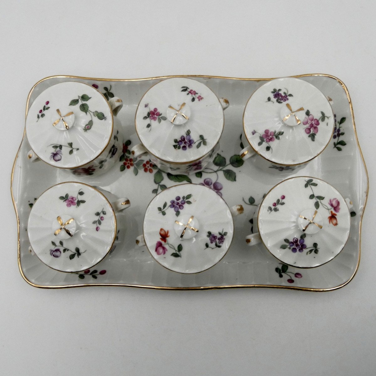 Six Covered Cream Pots And Tray In Polychrome Porcelain, Circa 1900.-photo-3