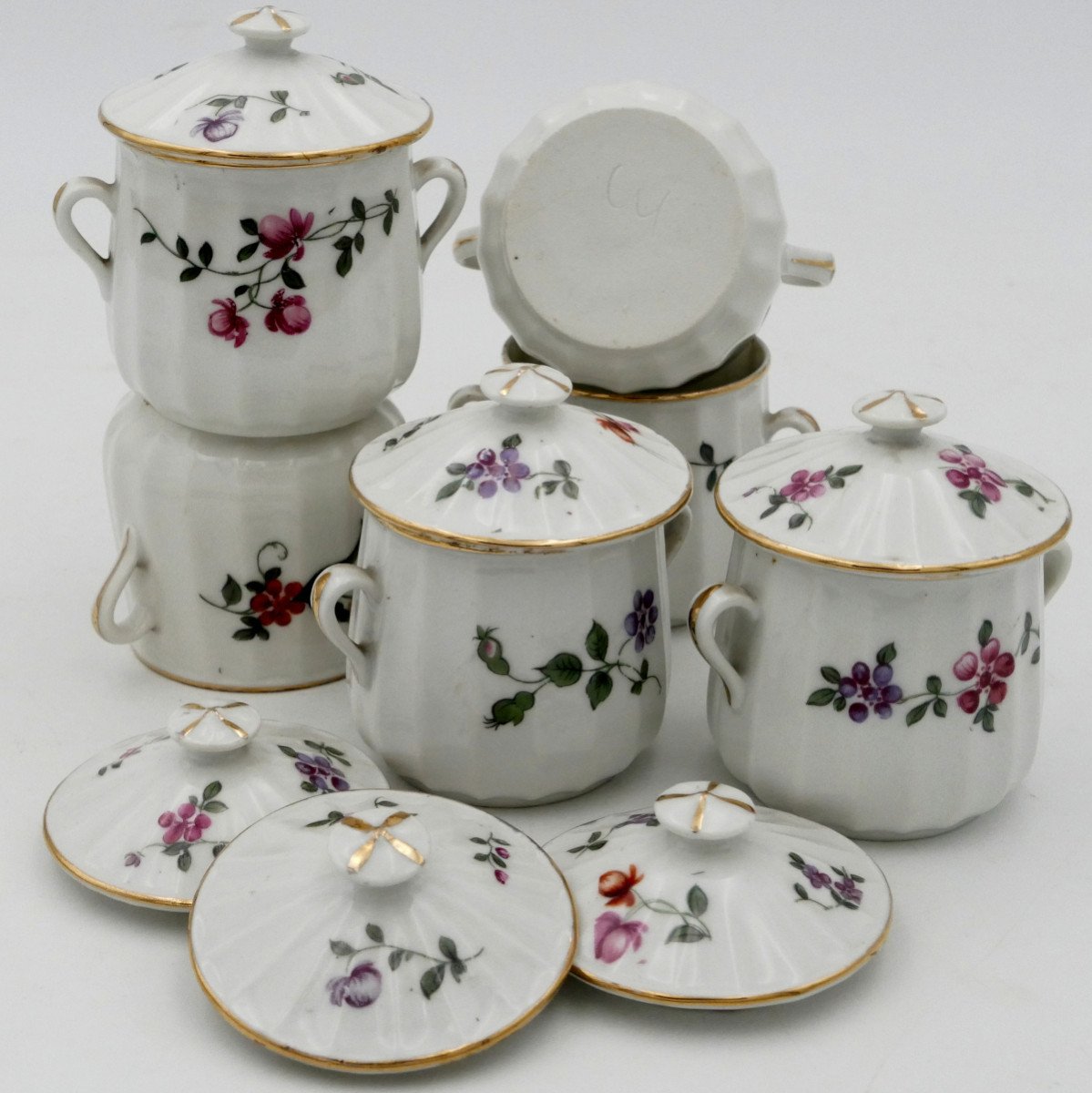 Six Covered Cream Pots And Tray In Polychrome Porcelain, Circa 1900.-photo-6