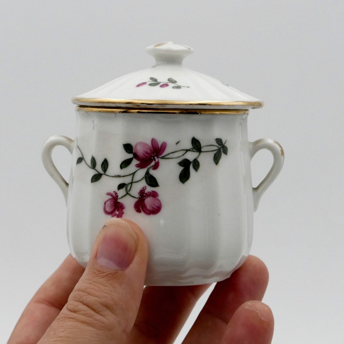 Six Covered Cream Pots And Tray In Polychrome Porcelain, Circa 1900.-photo-8