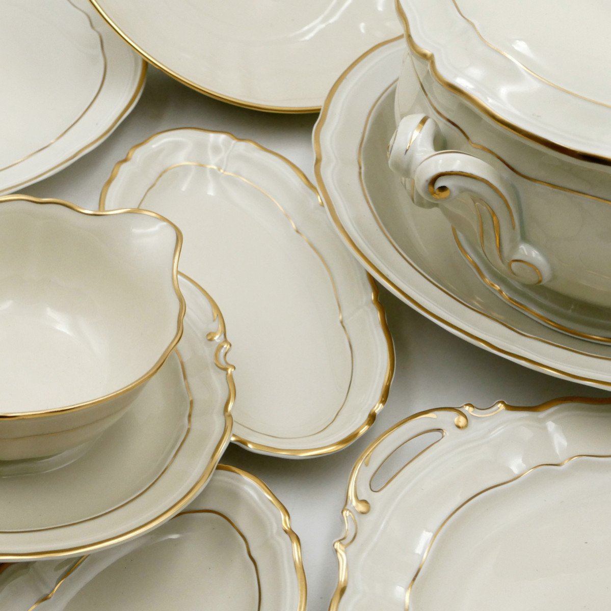 Bernardaud Limoges, Modèle Louis XV, 123 Pièces, Important Service De Table.-photo-4