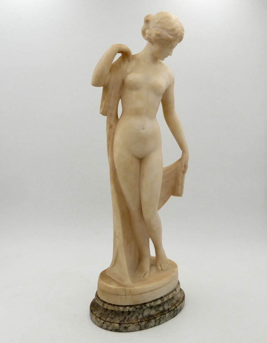 « Vénus Sortant Du Bain », Statue En Albâtre, Ou « Jeune Femme Au Drapé », Art Nouveau.