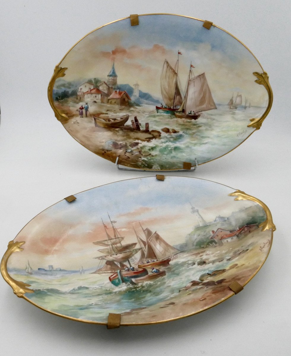 Paire De Grands Plats En Porcelaine De Limoges, Décor De Marines, 1900, Signées A. Coulaud.