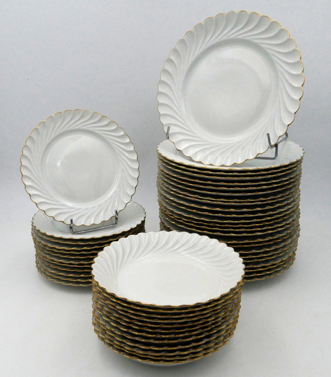 Haviland, Limoges, 138 Pieces, Large Twisted Dinner Service, White And Gold.-photo-2