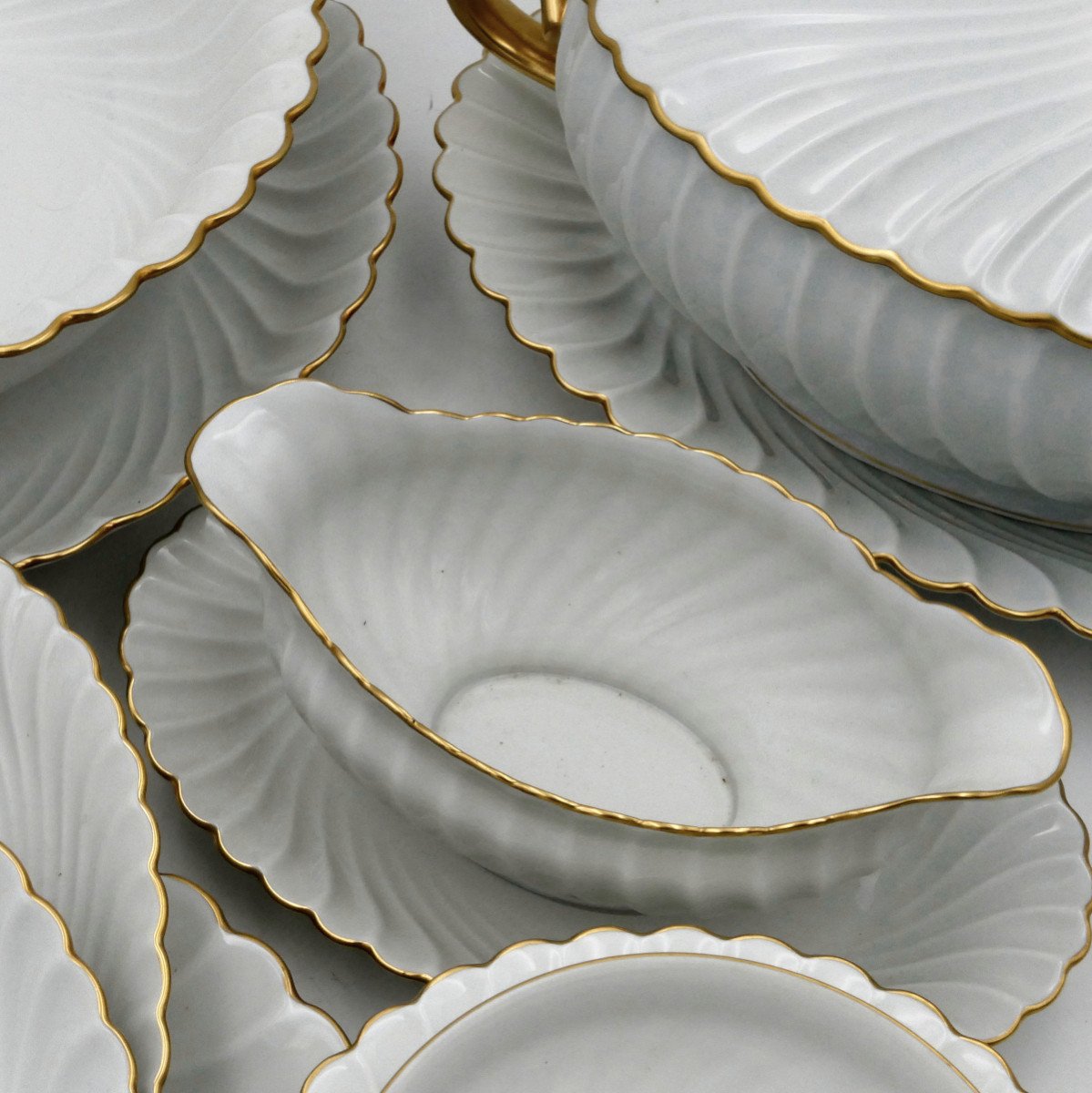 Haviland, Limoges, 138 Pieces, Large Twisted Dinner Service, White And Gold.-photo-2