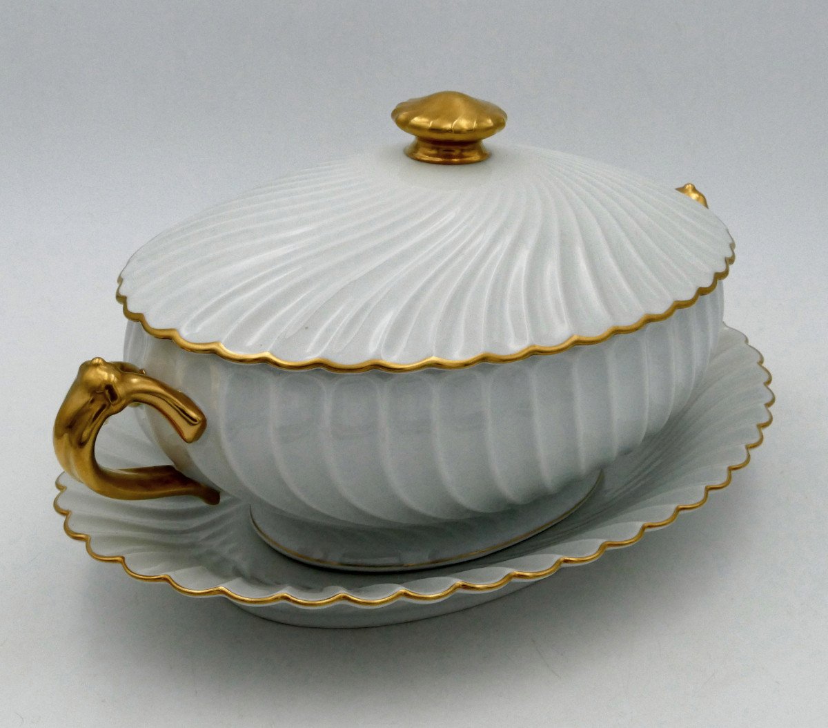 Haviland, Limoges, 138 Pieces, Large Twisted Dinner Service, White And Gold.-photo-4