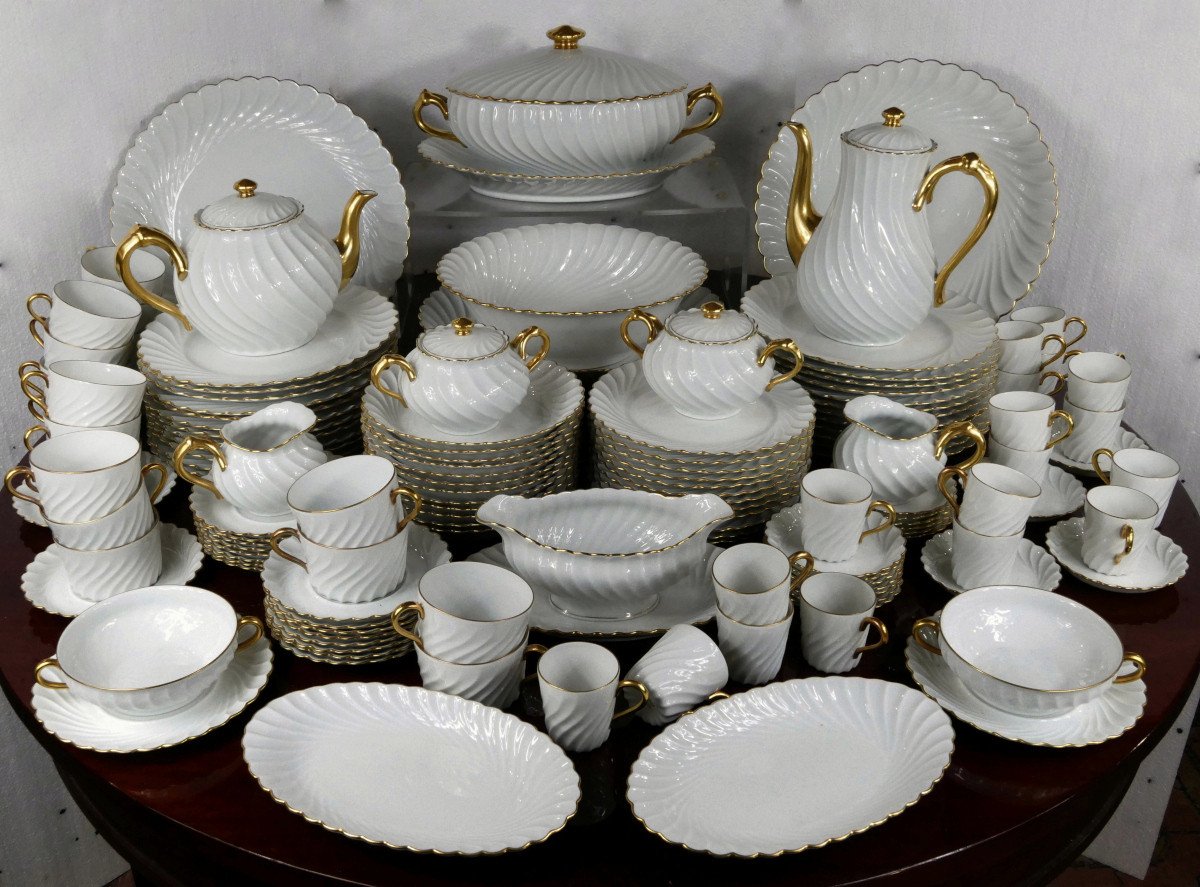 Haviland, Limoges, 138 Pieces, Large Twisted Dinner Service, White And Gold.