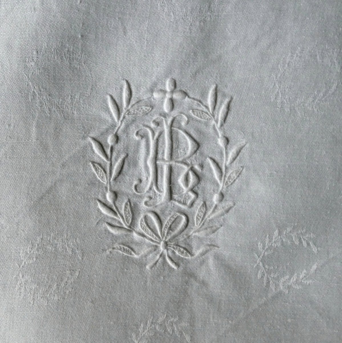 8 Large Damask Napkins With Laurel Wreaths, Monogram “l B”.-photo-2