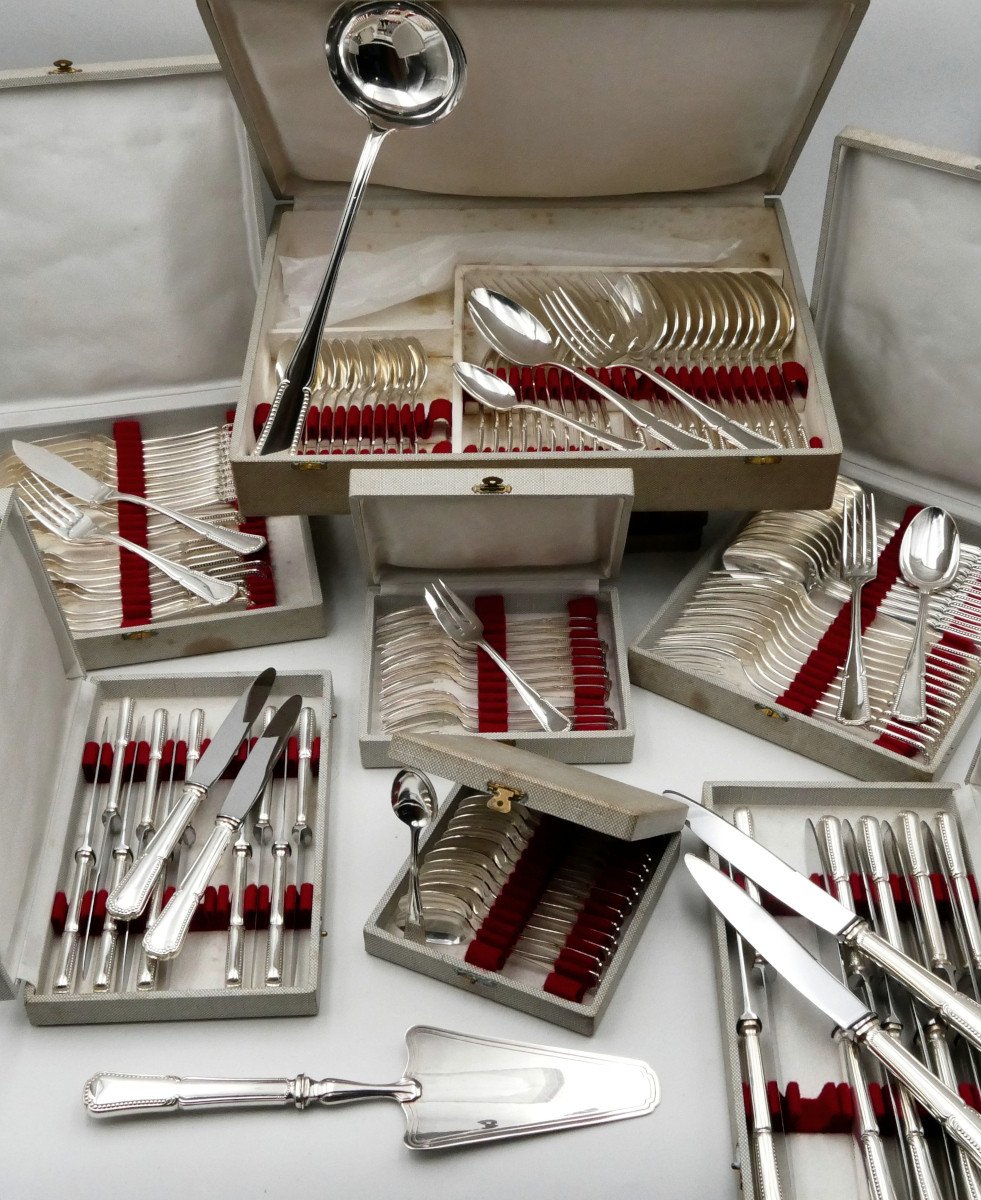 Important Silver Plated Metal Cutlery Set, 134 Pieces In Cases, 20th Century. 