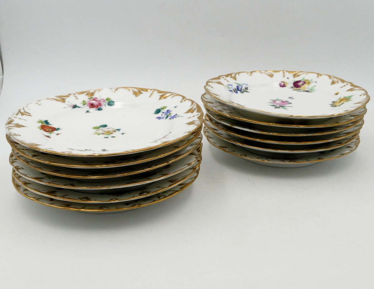 Circa 1860. 12 Paris Porcelain Plates, Gold And Flower Decor, Napoleon III.-photo-3