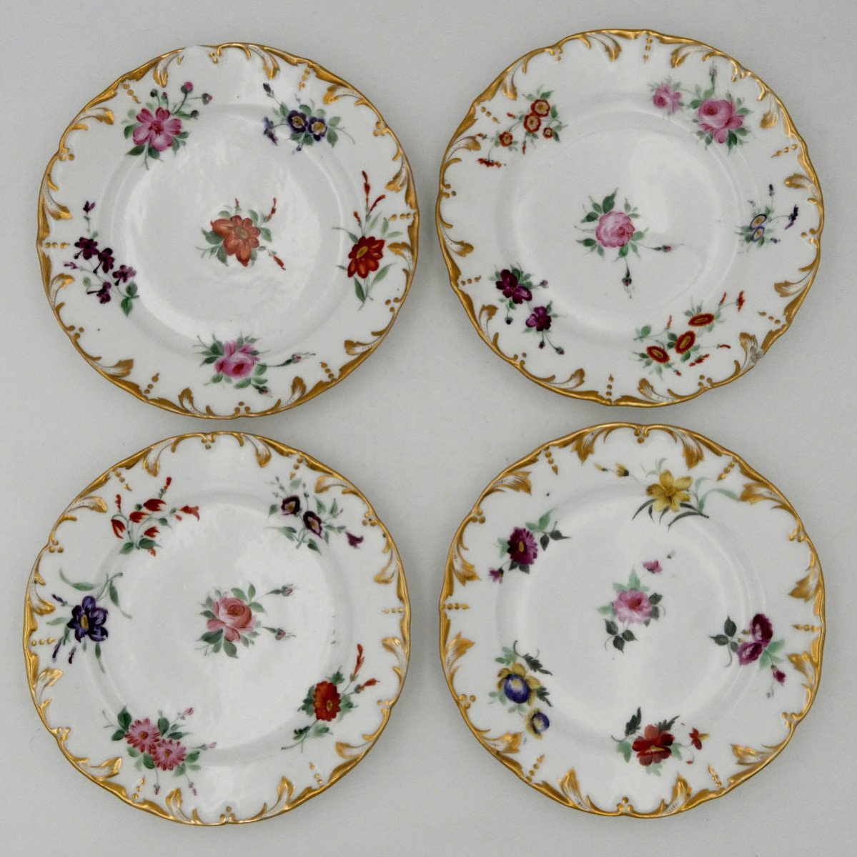 Circa 1860. 12 Paris Porcelain Plates, Gold And Flower Decor, Napoleon III.-photo-4