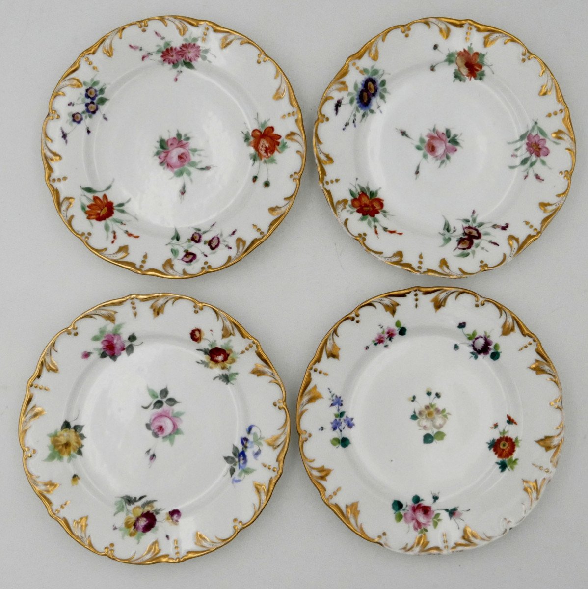 Circa 1860. 12 Paris Porcelain Plates, Gold And Flower Decor, Napoleon III.-photo-2