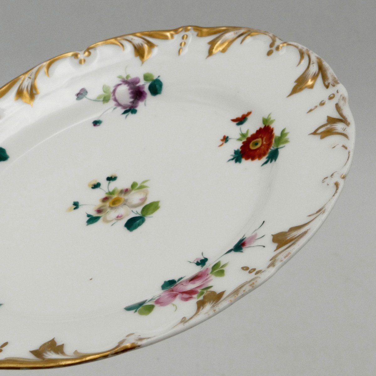 Circa 1860. 12 Paris Porcelain Plates, Gold And Flower Decor, Napoleon III.-photo-3