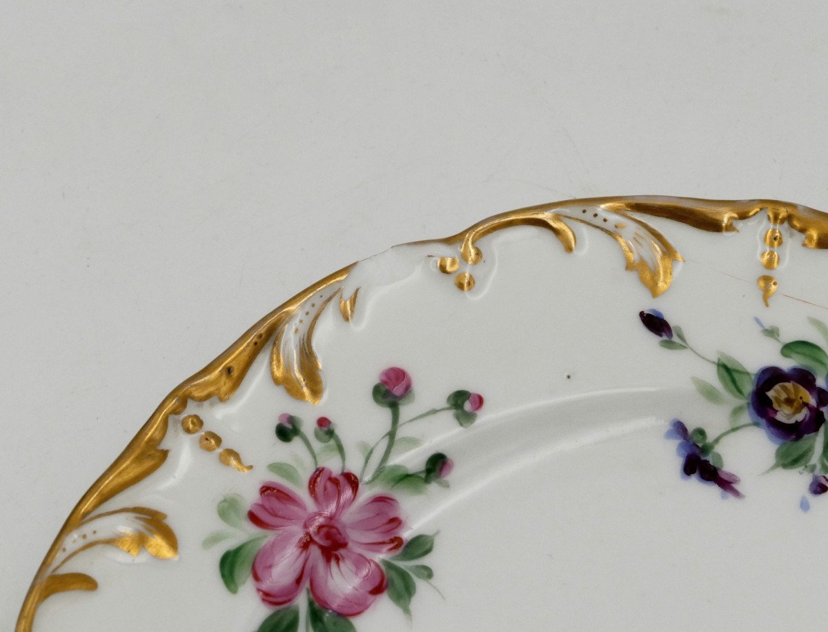 Circa 1860. 12 Paris Porcelain Plates, Gold And Flower Decor, Napoleon III.-photo-4