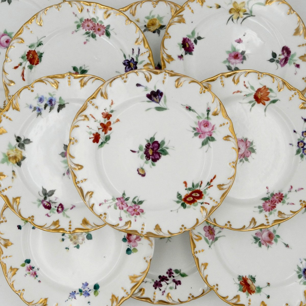 Circa 1860. 12 Paris Porcelain Plates, Gold And Flower Decor, Napoleon III.