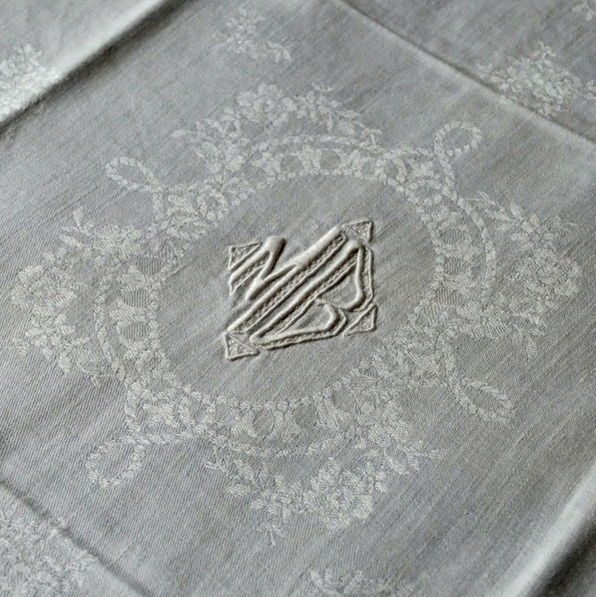 Our Heavily Damask Napkins, Monogram “mb”, Art Deco.-photo-3