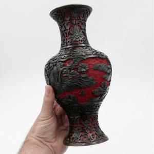 Chine, Vase Balustre En Laque Cinabre, XXe Siècle.