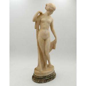 « Vénus Sortant Du Bain », Statue En Albâtre, Ou « Jeune Femme Au Drapé », Art Nouveau.