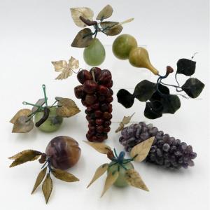 China, 20th Century. Set Of Seven Fruits In Hard And Semi-precious Stones.