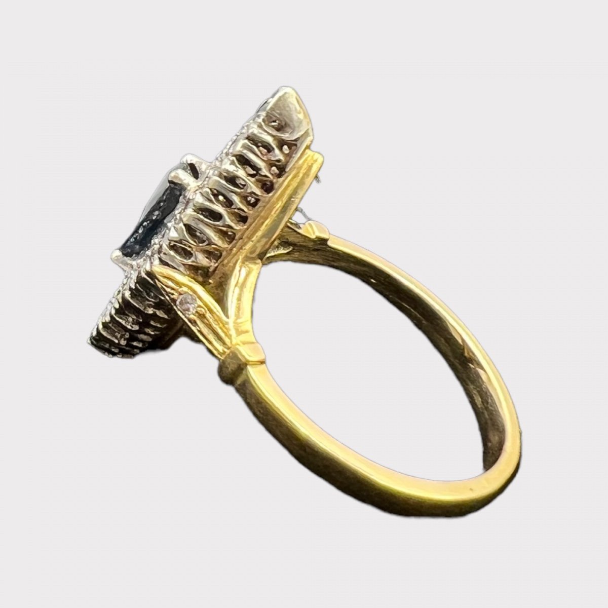 "marquise" Ring In 18 Carat Gold Set With A 0.95 Ct Sapphire Surrounded By A Pavé Of Diamonds-photo-5
