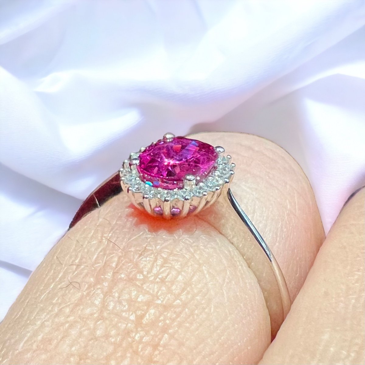 Bague de fiançailles 18 Carat Sertie Saphir Rose Entouré De Diamants-photo-4