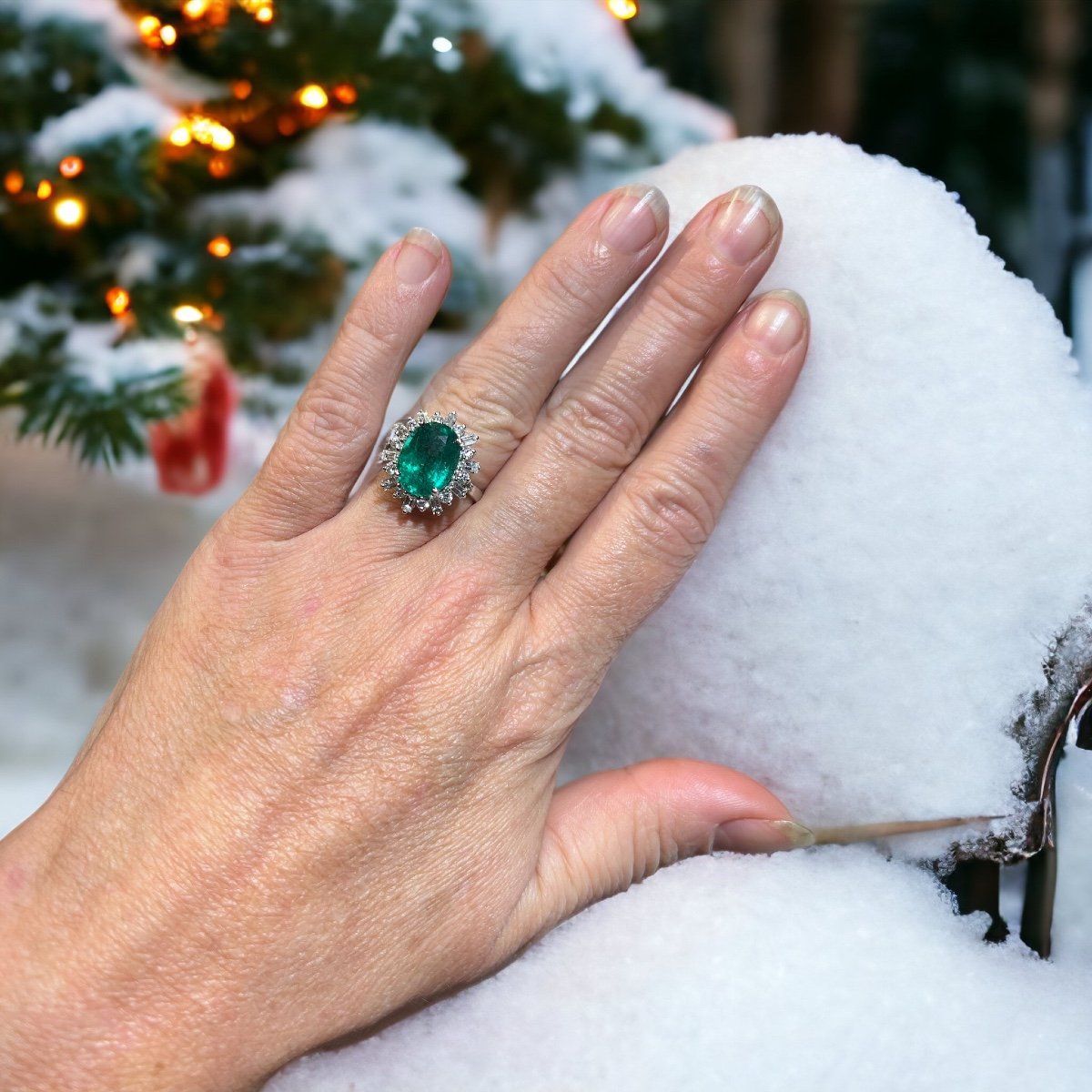 4.79 Carat Oval Emerald Ring And 0.84 Carat Diamonds, 18 Carat Gold, Engagement Ring-photo-1