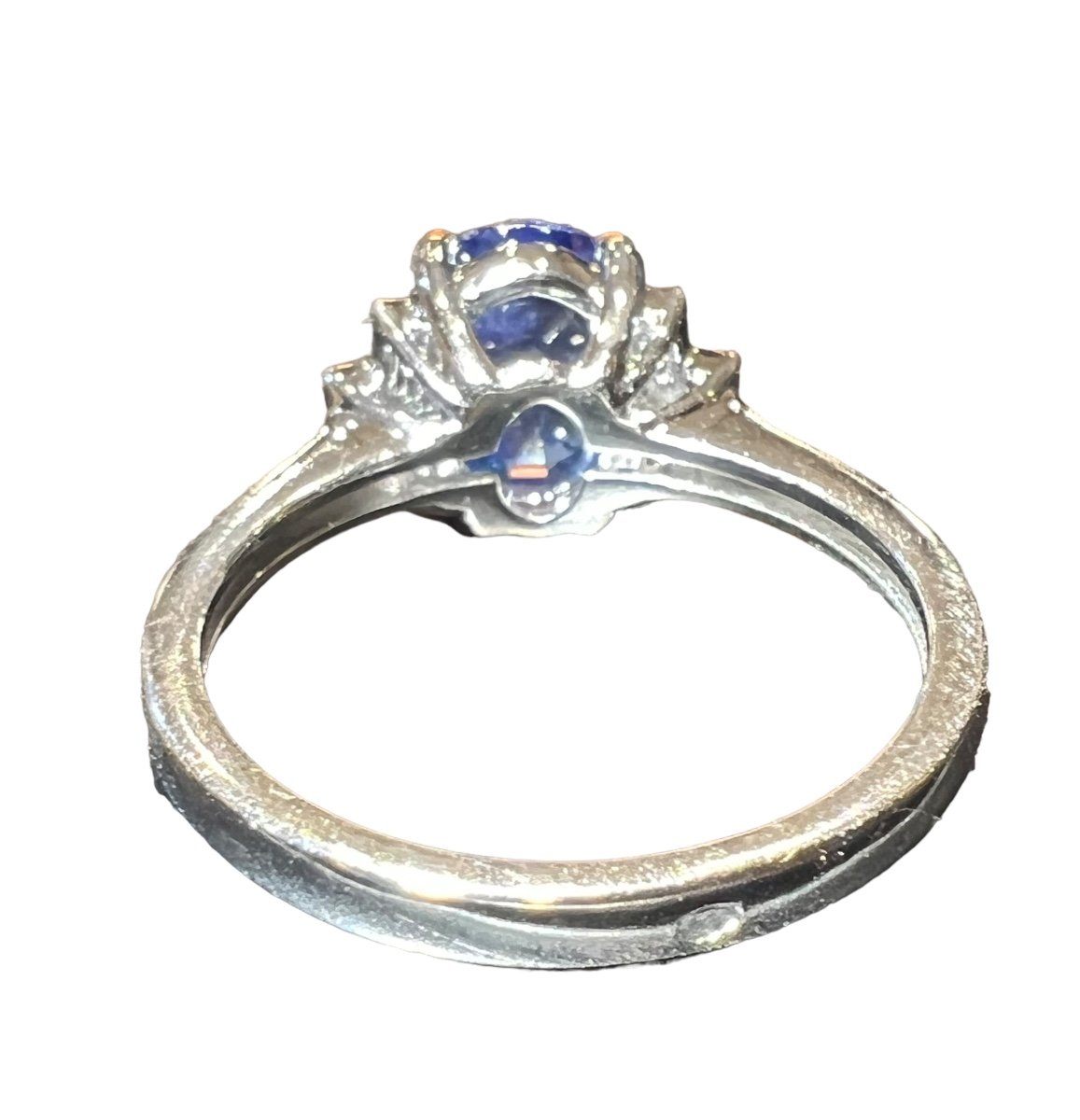 2.30 Ct Ceylon Sapphire Ring Surrounded By Calibrated Diamonds-photo-1