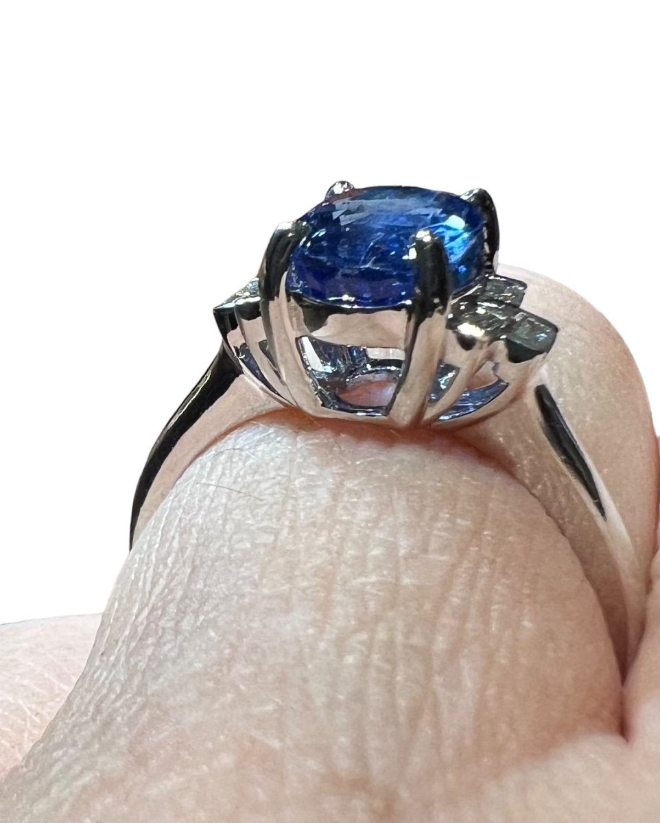 2.30 Ct Ceylon Sapphire Ring Surrounded By Calibrated Diamonds-photo-4