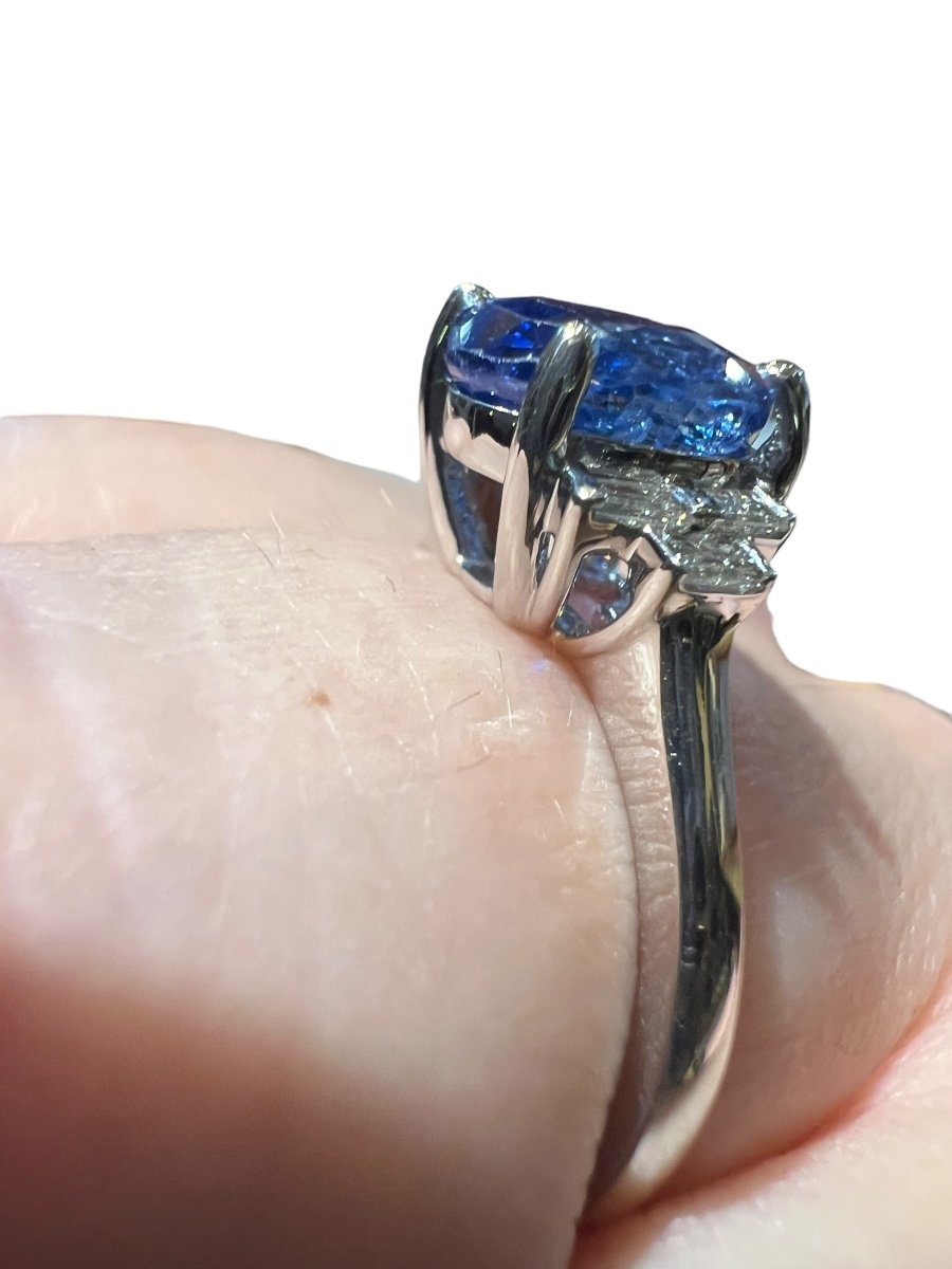 2.30 Ct Ceylon Sapphire Ring Surrounded By Calibrated Diamonds-photo-5