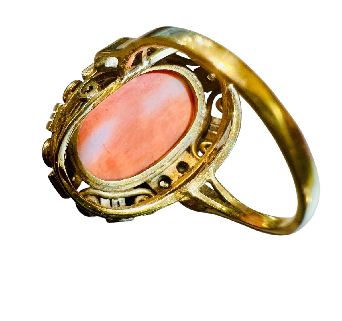 1940s Ring In 14 Carat Gold Set With Coral Cabochon And Old Cut Diamonds-photo-3