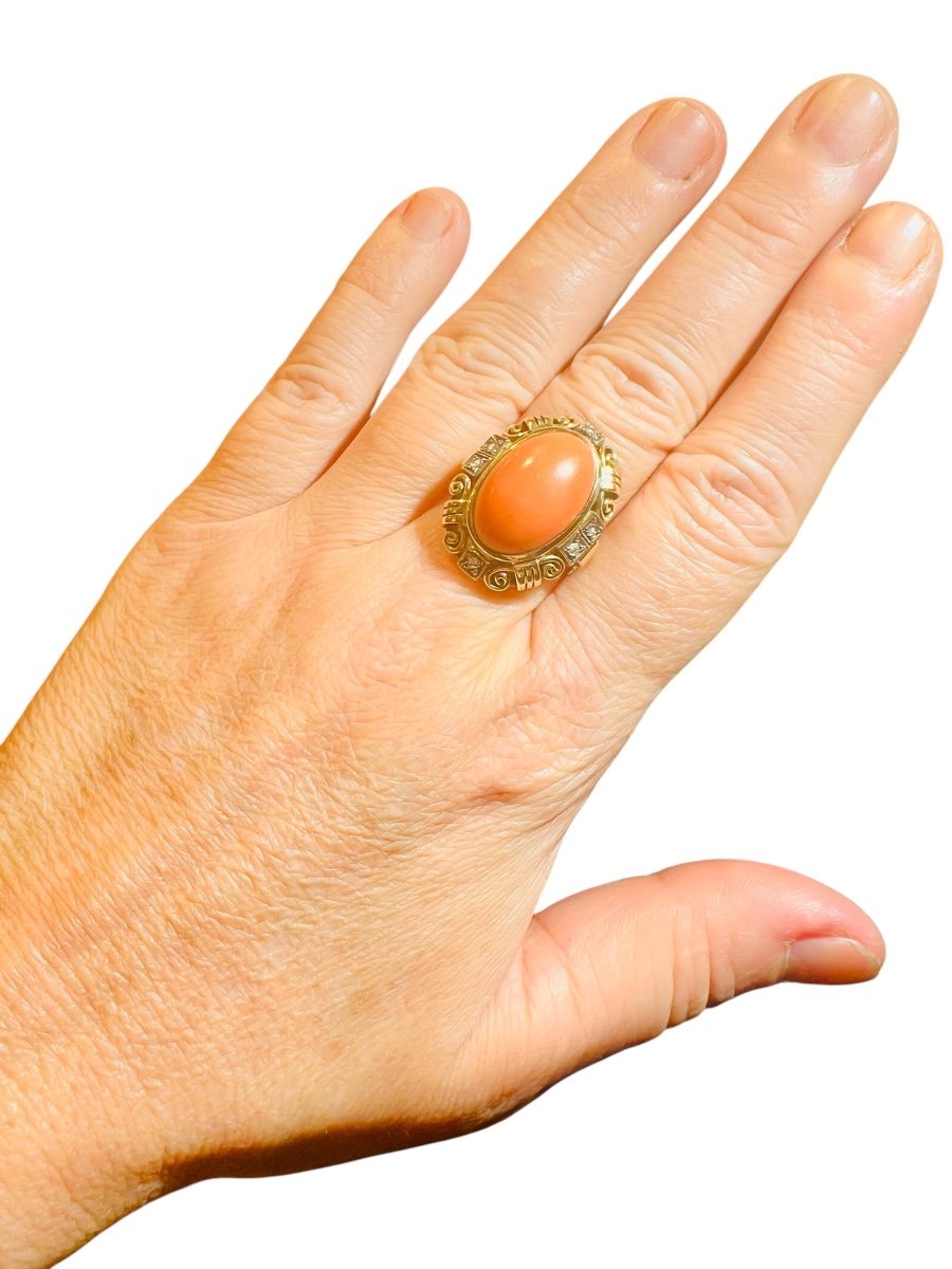 1940s Ring In 14 Carat Gold Set With Coral Cabochon And Old Cut Diamonds-photo-1