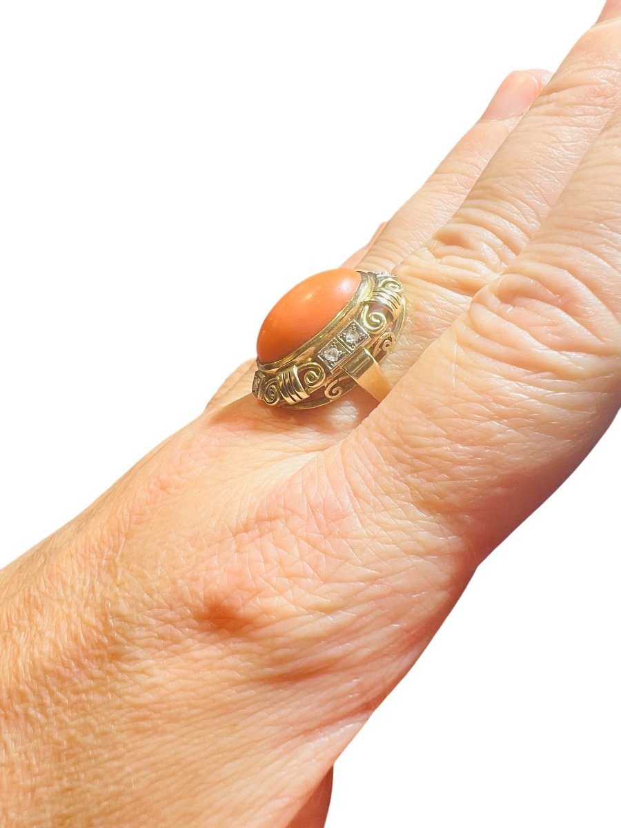 1940s Ring In 14 Carat Gold Set With Coral Cabochon And Old Cut Diamonds-photo-2