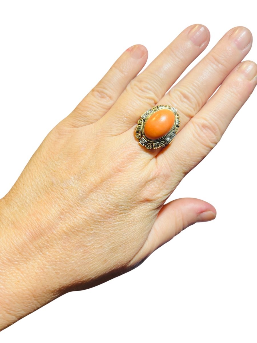 1940s Ring In 14 Carat Gold Set With Coral Cabochon And Old Cut Diamonds-photo-3