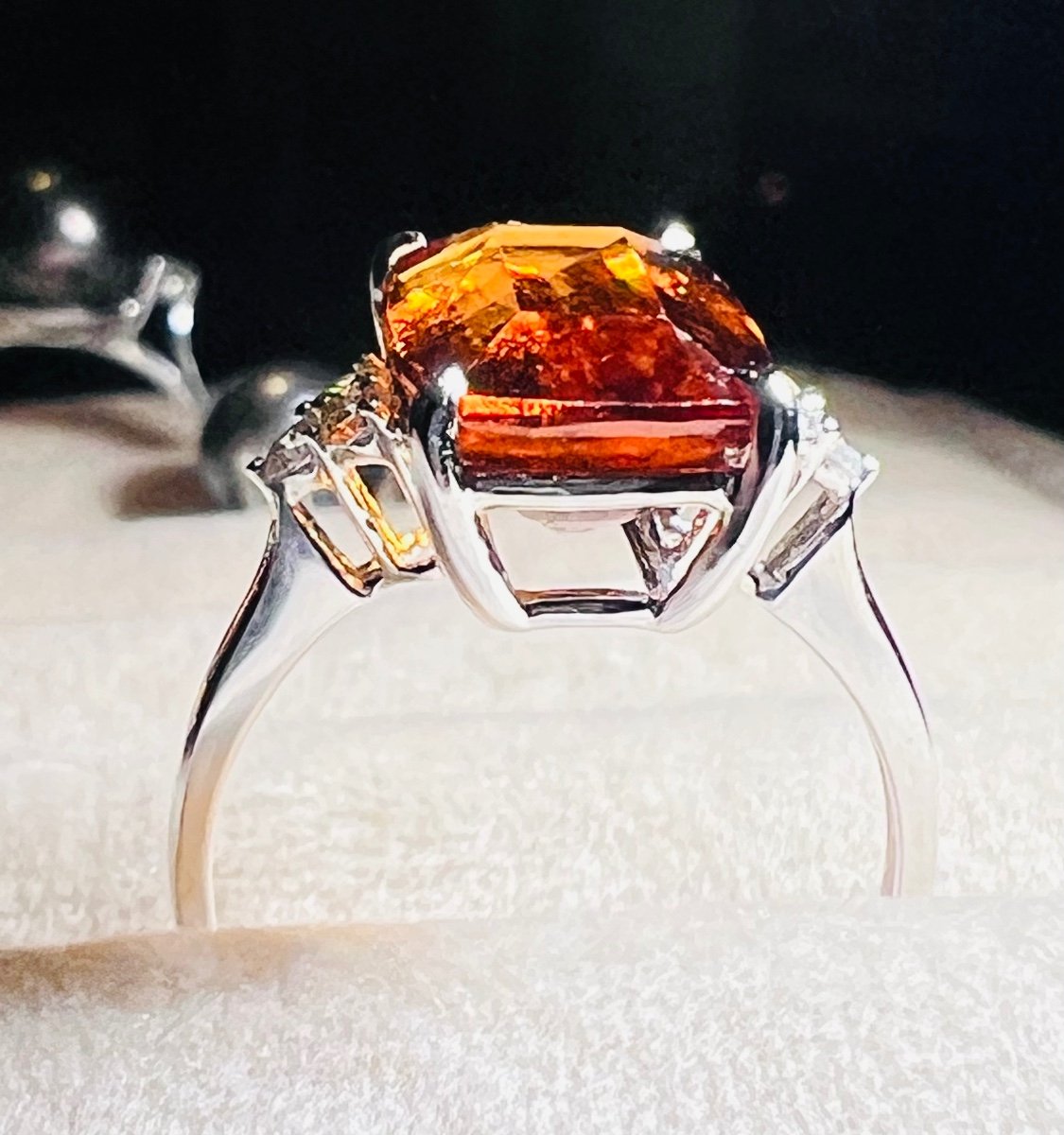 18 Carat Gold Ring Set With A 6.40 Ct Spessartite Garnet And 6 Diamonds-photo-3