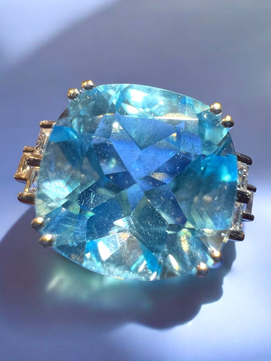 Bague Topaze Bleue 9.08 Ct Diamants 0.20 Ct, Or Blanc 18 Ct