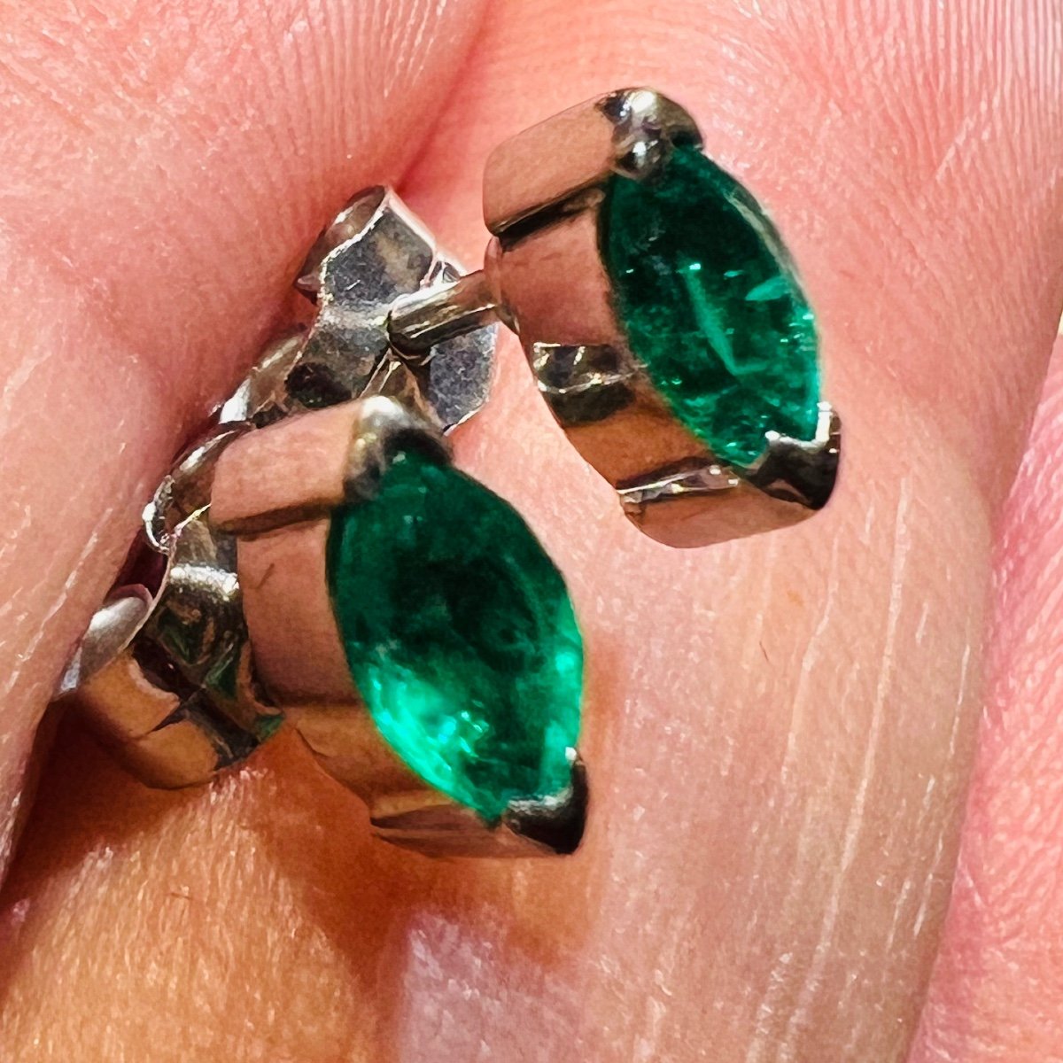 18ct White Gold Marquise Cut Emerald Earrings 0.40ct-photo-5