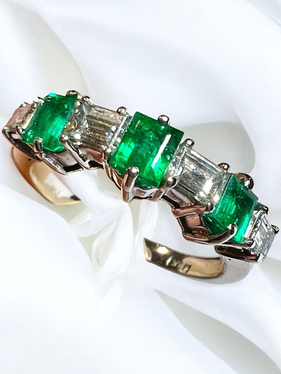 Emerald And Diamond Half-alliance Ring, 18 Carat White Gold-photo-3