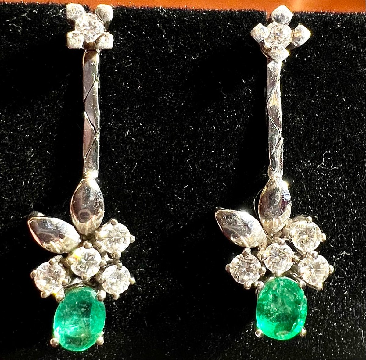 Boucles d'Oreilles or blanc 14ct diamants émeraudes époque 1960